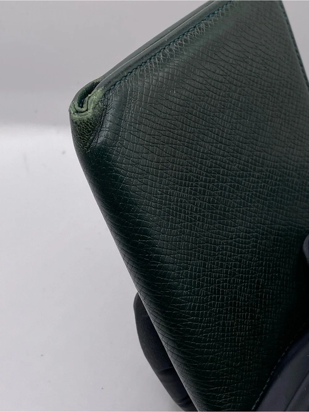 Louis Vuitton green taiga leather Porte-Documents 3 Card Folded Wallet
